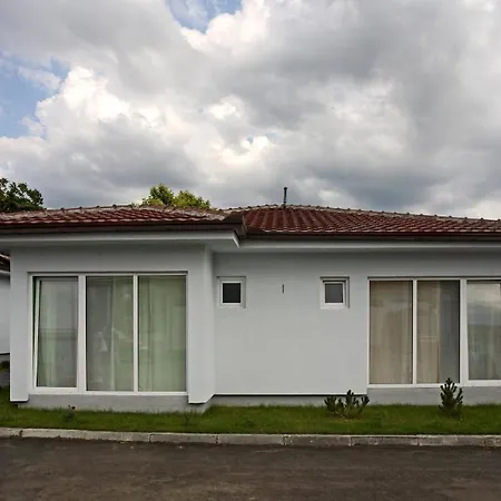 Hotel Relax منتجع 3*